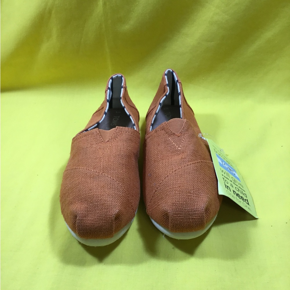 Toms Women’s Slip-On Sneakers in Rust Orange Canvas SZ 8